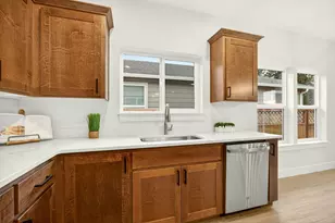 348 Cascade Dr, Central Point, OR 97502 - Photo 14