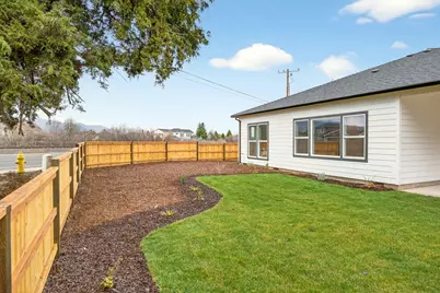 348 Cascade Drive, Central Point, OR 97502 - Photo 40