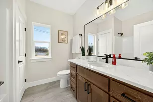 348 Cascade Dr, Central Point, OR 97502 - Photo 30