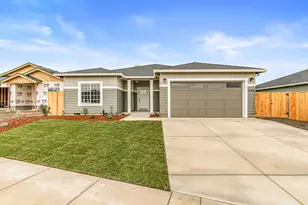 3742 Carlin Dr, Medford, OR 97504 - Photo 1