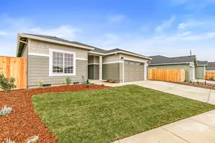 3742 Carlin Dr, Medford, OR 97504 - Photo 2