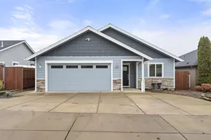 1758 Pearl Eye Ln, Medford, OR 97504 - Photo 1