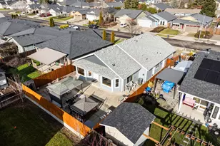 1758 Pearl Eye Ln, Medford, OR 97504 - Photo 34