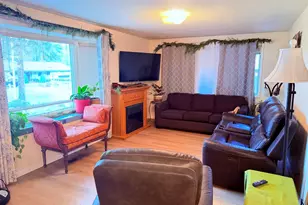 465 S 3rd St, Jacksonville, OR 97530 - Photo 2