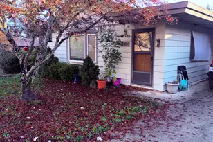 465 S 3rd St, Jacksonville, OR 97530 - Photo 1