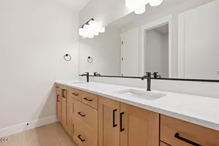 60847 SE Epic Pl, Bend, OR 97702 - Photo 12