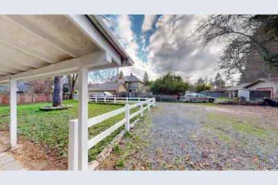 744 NW 2nd Street, Grants Pass, OR 97526 - Photo 16