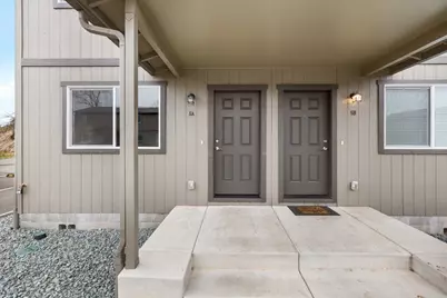 610 N Main Street #APT 5A, Phoenix, OR 97535 - Photo 2