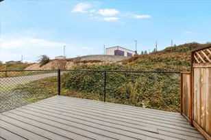 610 N Main St, Phoenix, OR 97535 - Photo 16