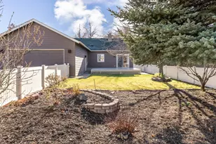1751 NW Jackpine Ave, Redmond, OR 97756 - Photo 2