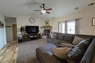 10809 Washburn Way, Klamath Falls, OR 97603 - Photo 6
