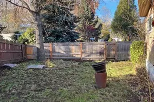 321 Clay St, Ashland, OR 97520 - Photo 14