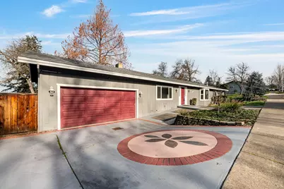2381 Brentwood Street, Medford, OR 97504 - Photo 2