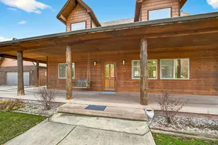 5650 Kane Creek Rd, Central Point, OR 97502 - Photo 8