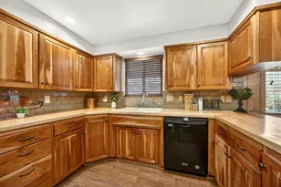 704 NW Sandy Dr, Grants Pass, OR 97526 - Photo 18