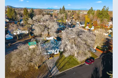 425 SW 12th Street, Redmond, OR 97756 - Photo 24