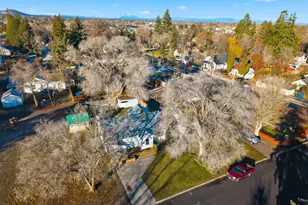 425 SW 12th St, Redmond, OR 97756 - Photo 24