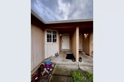 921 N Rose Street #A, Phoenix, OR 97535 - Photo 2