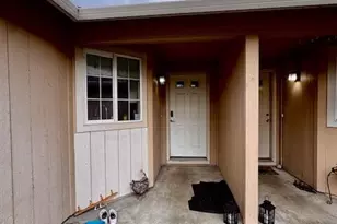 921 N Rose St, Phoenix, OR 97535 - Photo 2