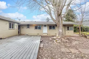 1077 SE Ashley Pl, Grants Pass, OR 97526 - Photo 12