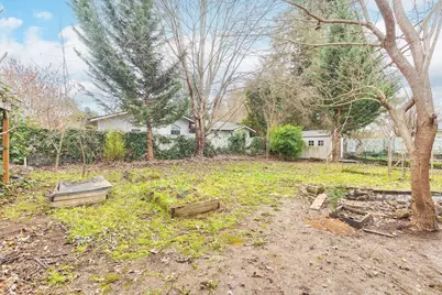 1077 SE Ashley Place, Grants Pass, OR 97526 - Photo 14