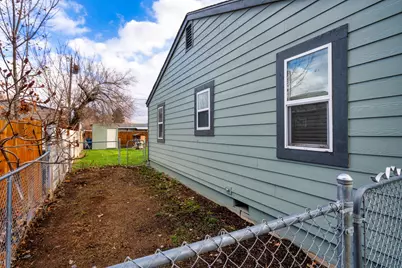 704 SE Elm Street, Prineville, OR 97754 - Photo 6