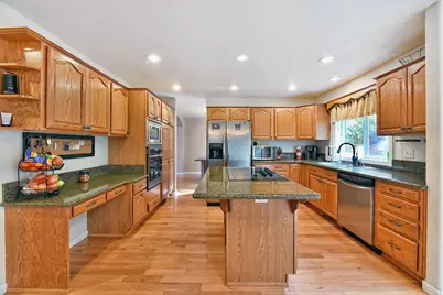 301 Leeannas Way, Shady Cove, OR 97539 - Photo 4