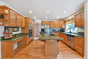 301 Leeannas Way, Shady Cove, OR 97539 - Photo 4