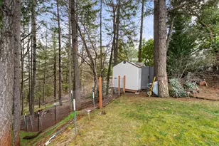 301 Leeannas Way, Shady Cove, OR 97539 - Photo 34