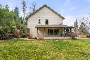 301 Leeannas Way, Shady Cove, OR 97539 - Photo 32