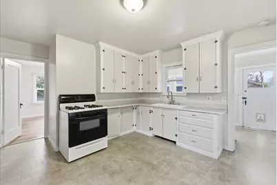 420 SW Burgess Street, Grants Pass, OR 97526 - Photo 8