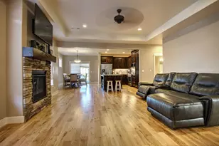 3835 Creek Mont Dr, Medford, OR 97504 - Photo 2