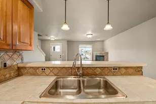 413 NW 25th St, Redmond, OR 97756 - Photo 10