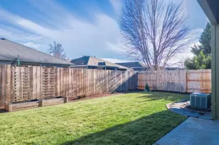 827 Isherwood Dr, Central Point, OR 97502 - Photo 30