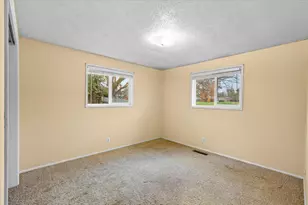 1602 Gayety Ln, Medford, OR 97504 - Photo 16