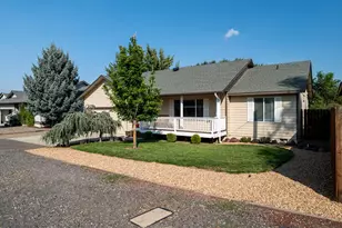 2240 SW 24th St, Redmond, OR 97756 - Photo 4