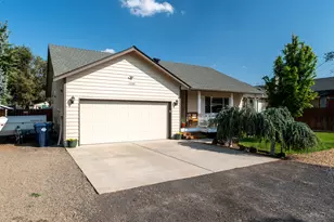 2240 SW 24th St, Redmond, OR 97756 - Photo 2