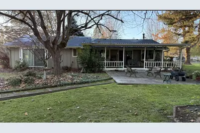 148 Westwood Drive, Grants Pass, OR 97527 - Photo 2