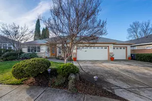 3418 Blue Blossom Dr, Medford, OR 97504 - Photo 2