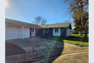 402 Emerald Circle, Medford, OR 97501 - Photo 2