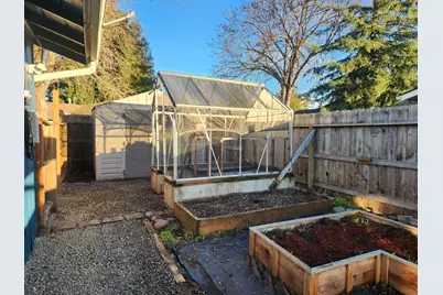 402 Emerald Circle, Medford, OR 97501 - Photo 14