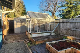 402 Emerald Cir, Medford, OR 97501 - Photo 14