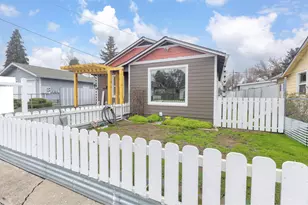 418 SE L St, Grants Pass, OR 97526 - Photo 2