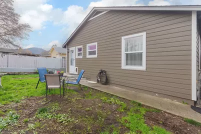 418 SE L Street, Grants Pass, OR 97526 - Photo 8