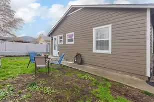 418 SE L St, Grants Pass, OR 97526 - Photo 8