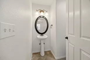 317 SW Bayou Pl, Grants Pass, OR 97526 - Photo 6