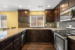 925 Sellwood Dr, Eagle Point, OR 97524 - Photo 10