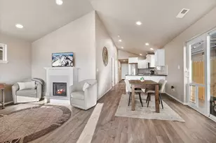 2565 NW Teak Ave, Redmond, OR 97756 - Photo 2