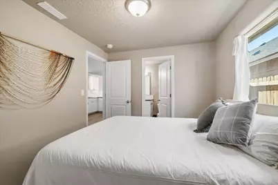 2565 NW Teak Avenue, Redmond, OR 97756 - Photo 14