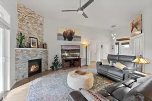 4530 SW Yew Ave, Redmond, OR 97756 - Photo 4